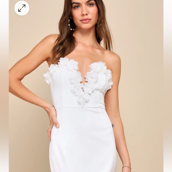 Gorgeous Wonder White 3D Floral Applique Strapless Mini Dress - NWT, small - Picture 3 of 3
